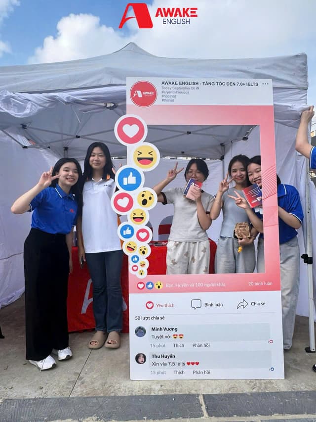 AWAKE ENGLISH ĐỒNG HÀNH CÙNG NGÀY HỘI CHÀO TÂN SINH VIÊN ĐẠI HỌC CÔNG NGHỆ GIAO THÔNG VẬN TẢI 2025